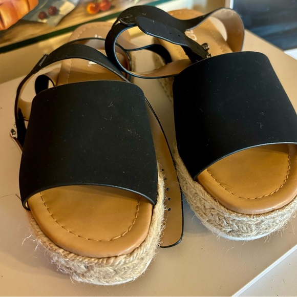 Cute Anke Sandals - Picture 2 of 5
